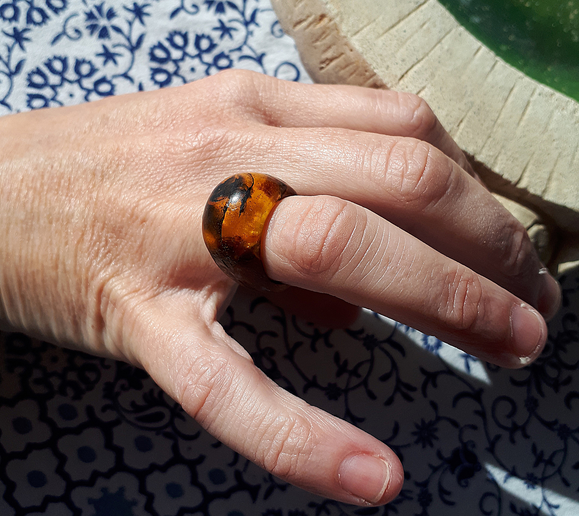 Anillo resina madera, miel